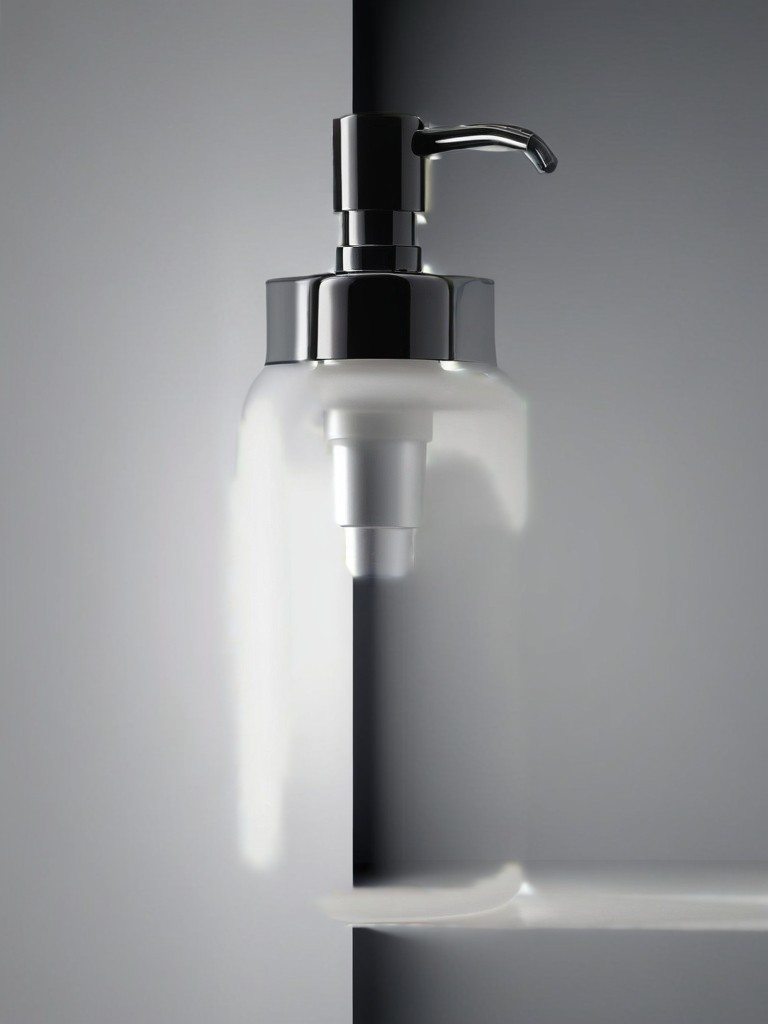 Флакон с помпой для карточки товара: свободное поле под подписи